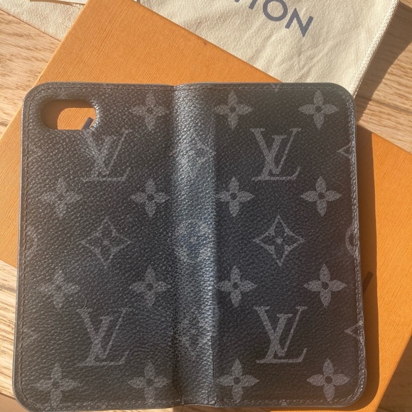 Louis Vuitton Folio Cellphone Case - Picture 2 of 9